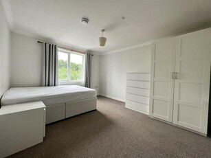 5 bedroom terraced house for rent in Hartford Court, Newcastle Upon Tyne, NE6