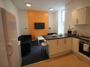 8 bedroom flat for rent in St. Lawrence Road, Plymouth, Devon, PL4