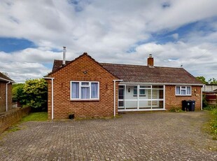 Detached bungalow to rent in Old Street, Upton-Upon-Severn, Worcester WR8