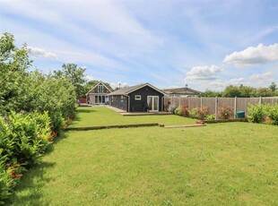 Detached house for sale in Fairway, Wickford SS12