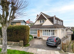 Detached house for sale in Hillway, Westcliff-On-Sea SS0