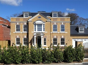 Detached house to rent in Gregories Road, Beaconsfield, Buckinghamshire HP9