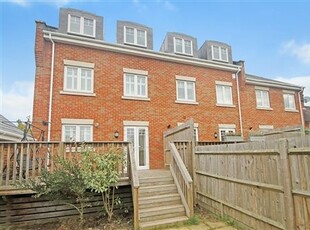 End terrace house to rent in Oldfield Road, Maidenhead SL6