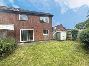 End terrace house to rent in St George Close, Bursledon, Southampton SO31
