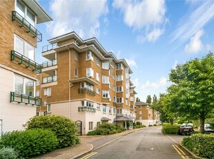 Flat for sale in Strand Drive, Kew, Surrey TW9