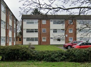 Flat to rent in Addlestone, Surrey KT15