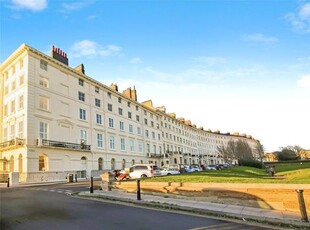 Flat to rent in Adelaide Crescent, Hove, East Sussex BN3