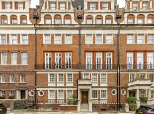 Flat to rent in Balfour Place, London W1K