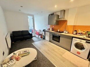 Flat to rent in Blackwall, Halifax HX1