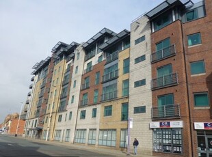 Flat to rent in City Point 2, Chapel Street, Salford M3