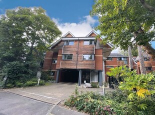 Flat to rent in Cliddesden Road, Basingstoke RG21
