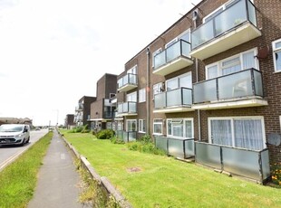 Flat to rent in Fairfield, Sutton Avenue, Peacehaven BN10