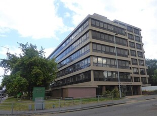 Flat to rent in Hanover House, Reading RG1