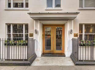 Flat to rent in Hill Street, London W1J