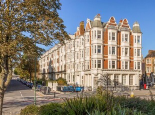 Flat to rent in Holland Road, Hove BN3