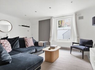 Flat to rent in Kensington, London W8