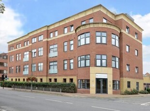 Flat to rent in Knoll Road, Camberley GU15