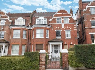 Flat to rent in Langland Gardens, Hampstead NW3