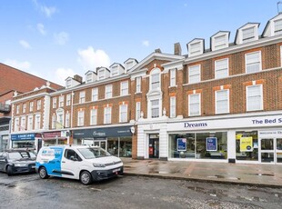 Flat to rent in New Zealand Avenue, Walton-On-Thames KT12