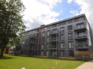 Flat to rent in Newsom Place, St Albans AL1