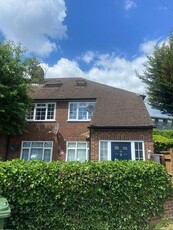Flat to rent in Pitts Road, Slough SL1