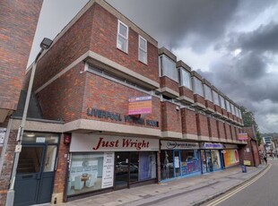 Flat to rent in Priory Road, High Wycombe, Buckinghamshire HP13