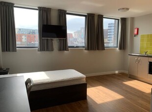 Flat to rent in Queen Street, Sheffield, South Yorkshire S1