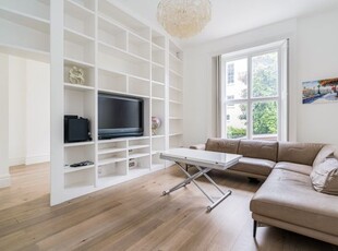 Flat to rent in Regents Park Road, Primrose Hill NW1