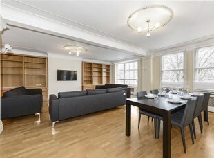 Flat to rent in Strathmore Court, Park Road, London NW8