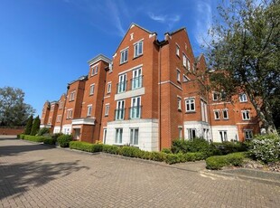 Flat to rent in The Comptons, Comptons Lane, Horsham RH13