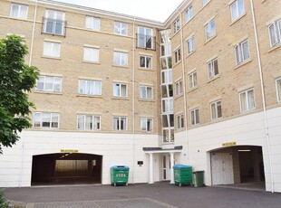 Flat to rent in The Dell, Shirley, Southampton SO15