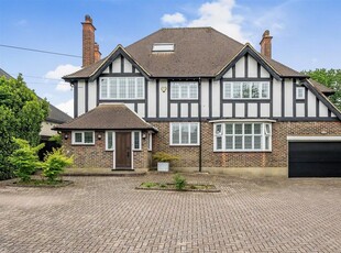 Luxury 4 bedroom Detached House for sale in Banstead, United Kingdom
