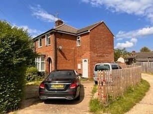 Maisonette to rent in Clinton Crescent, Aylesbury HP21