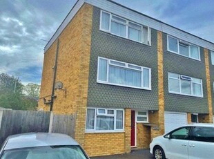 Property to rent in York Road, Byfleet, West Byfleet, Surrey KT14