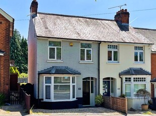 Semi-detached house to rent in Farnborough Road, Farnham GU9