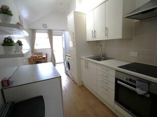 Studio flat for rent in Brookfield Road, Bedford, Beds, MK41 9LJ, MK41