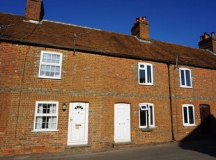 Terraced house to rent in High Street, Kintbury RG17