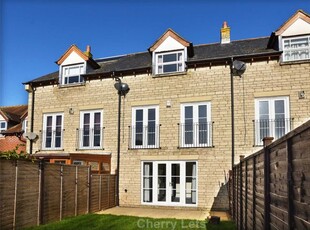 Town house to rent in Lucerne Avenue, Bicester OX26