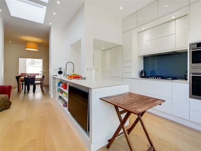 Axminster Road, London, N7 4 bedroom house in London