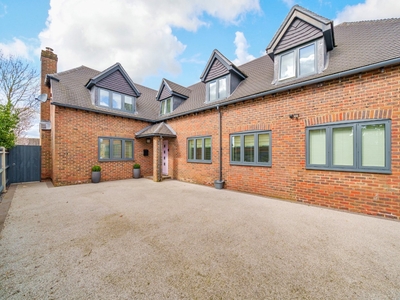 Cold Ash Hill, Cold Ash, Thatcham, Berkshire, RG18 4 bedroom house in Cold Ash