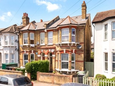 Glenwood Road, London, SE6 2 bedroom flat/apartment in London