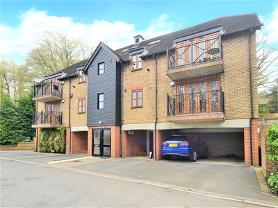 Hazel Way, Chipstead, Coulsdon, Surrey, CR5 2 bedroom flat/apartment in Chipstead