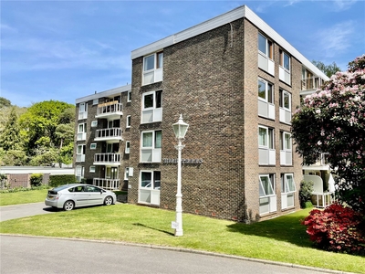 High Trees, 2 Beach Road, Poole, BH13 2 bedroom flat/apartment in 2 Beach Road