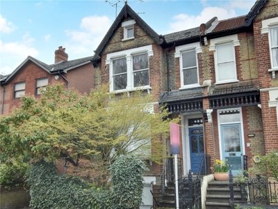 Kirkside Road, Blackheath, London, SE3 3 bedroom flat/apartment