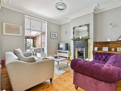 Park Avenue, London, NW2 3 bedroom flat/apartment in London