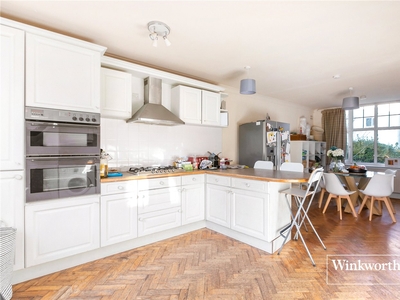 Stanhope Court, East End Road, Finchley, London, N3 3 bedroom maisonette in East End Road