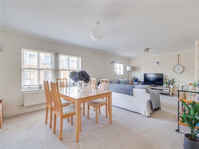 The Square, Parsons Green Lane, London, SW6 2 bedroom flat/apartment in Parsons Green Lane