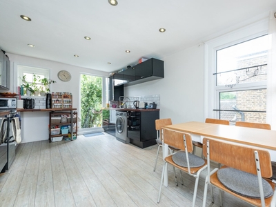 Tubbs Road, London, NW10 3 bedroom flat/apartment in London