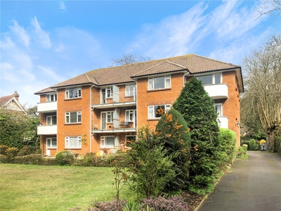 West Cliff Road, Bournemouth, Dorset, BH4 3 bedroom flat/apartment in Bournemouth