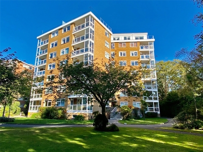 West Cliff Road, West Cliff, Bournemouth, BH4 3 bedroom flat/apartment in West Cliff